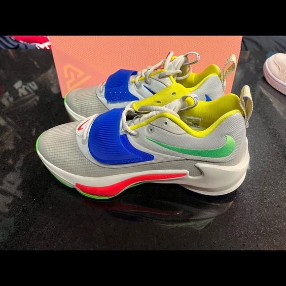 Nike Zoom Freak 3 Sz 9

 DA0694-100 main image 4